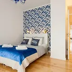 2 Stylish Flat At Bairro Alto-principe Real דירה